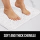 thumbnail image 3 of Alfombra de baño Gorilla Grip, gruesa, suave y absorbente, de chenilla blanca, 3 of 9