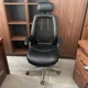 thumbnail image 2 of Silla de Escritorio Ejecutiva Negra Ergonómica con Apoyacabeza – Sillón Gerencial para Oficina, 2 of 3