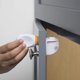 thumbnail image 3 of Sistema de cierre magnético Safety First, 8 cerraduras y 2 llaves, 3 of 6