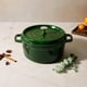 thumbnail image 2 of Hierro fundido Cocotte Staub, 4 litros, fabricado en Francia, con tapa verde albahaca, 2 of 9