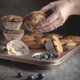 thumbnail image 5 of Molde para muffins HAPPIELS de 12 cavidades antiadherente, libre de PFOA y BPA, 5 of 8