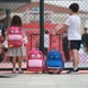thumbnail image 3 of Equipaje yodo Zoo, maleta de 3 vías para niños o mochilas para niños pequeños Shark, 3 of 8