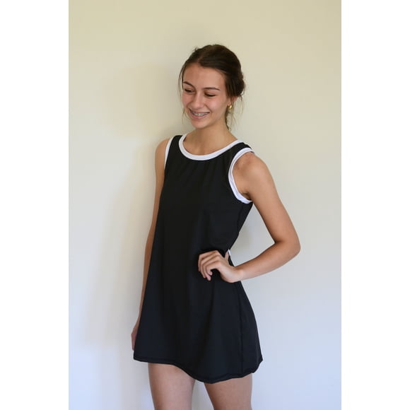 Vestido con peto y short con bolsillo incorporado