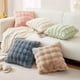 thumbnail image 3 of Xiao Hua Fundas de almohada de felpa, 2 unidades, 45 x 45 cm, blancas - Fundas de almohada de felpa de doble cara, suaves y mullidas, de imitación de piel, ideales para la decoración del dormitorio., 3 of 3