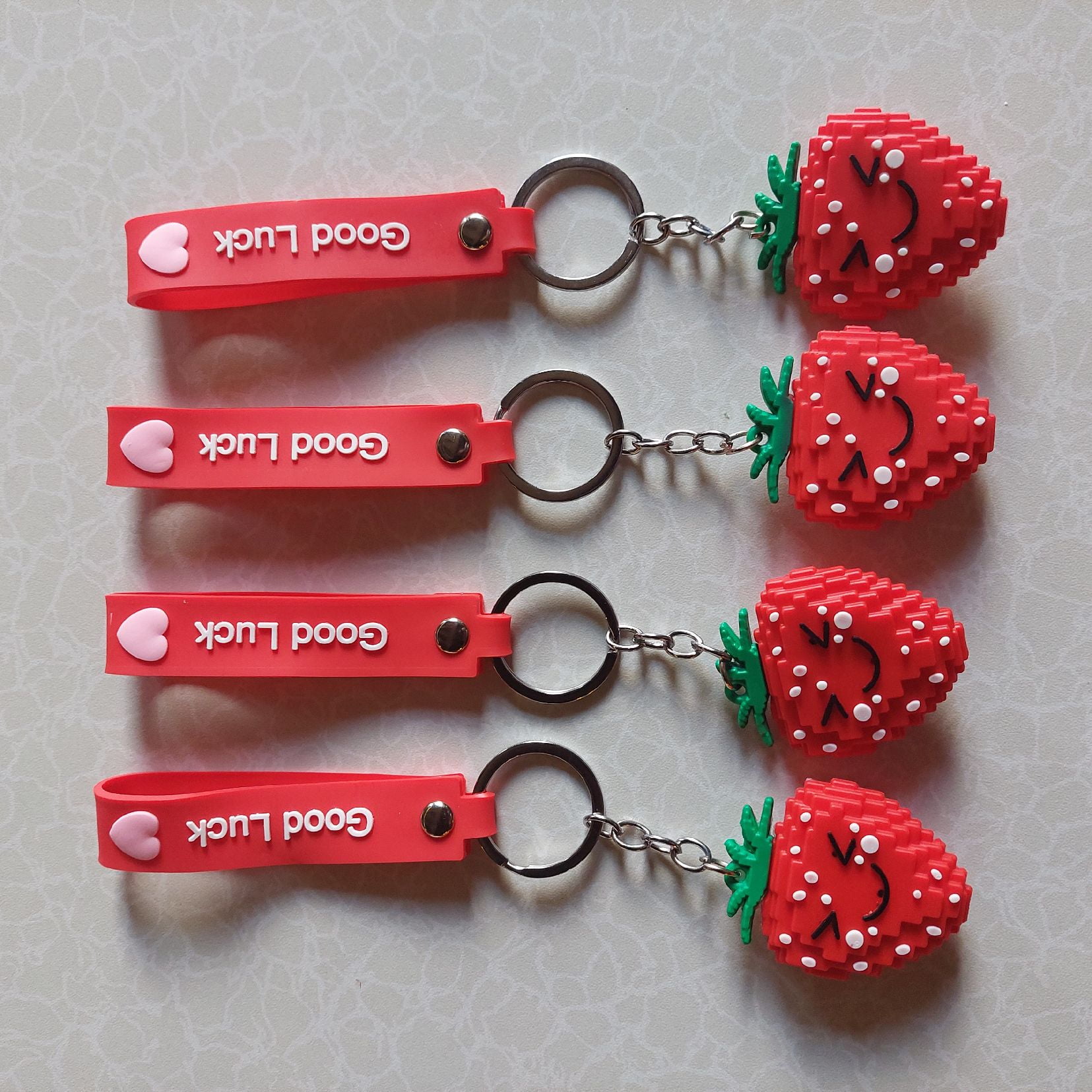 Mundo Eve - Llavero Silicona Frutilla