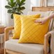 thumbnail image 5 of FUNDAS DE COJÍN DECORATIVAS DE TERCIOPELO SUAVE REGALWOVEN CON TEXTURA GEOMÉTRICA SÓLIDA AMARILLO 18' x 18', 5 of 7