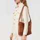 thumbnail image 2 of Bolso The Sak 32 cm Cuero estilo hobo con bolsillo con cremallera, 2 of 8
