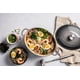 thumbnail image 2 of Horno holandés ovalado Signature de Le Creuset 4,7 L, color Oyster, 2 of 4