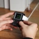 thumbnail image 4 of Soporte de sobremesa para Apple Watch Soporte de carga Patrón retro Base de carga para IWatch 8 7 6 5 4 3 2 SE Base de silicona-Negro, 4 of 5