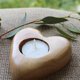 thumbnail image 2 of Portavelas tealight de madera de olivo en forma de corazón, artesanía de Tierra Santa, 2 of 8