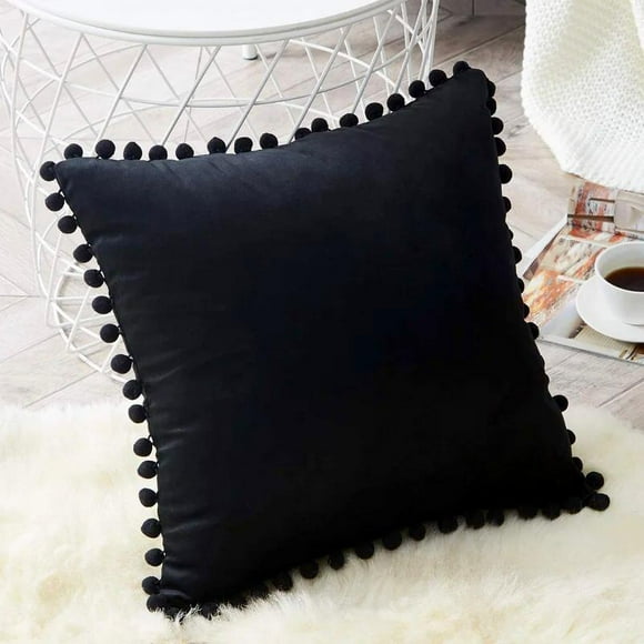 Cojín terciopelo con pompones 45X45 - Negro