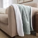 thumbnail image 3 of Manta Sherpa de Blanket Genteele, supersuave y reversible, 127 x 152 cm, 3 of 6