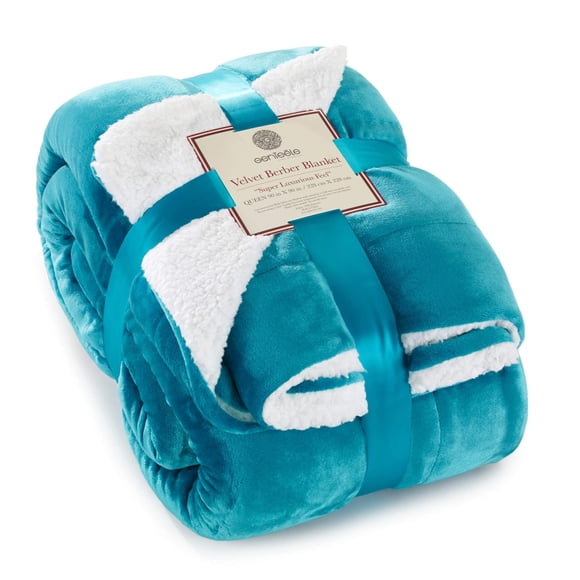 Manta Genteele Sherpa Super Soft 230 x 230 cm, color verde azulado y blanco