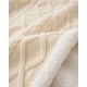 thumbnail image 5 of Frazada Sherpa Premium Con Diseño De Diamantes Plaza Y Media, 5 of 6