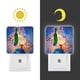 thumbnail image 3 of El Grinch Luz nocturna LED con sensor de anochecer a amanecer para dormitorio, baño, pasillo, escaleras - Lámpara LED nocturna de enchufe, 0.5W - 1 pieza, 3 of 6