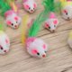 thumbnail image 4 of Ueetek - 10 ratones de peluche para mascotas, juguete para gatos, atrapa ratones con plumas (color aleatorio), 4 of 7