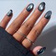 thumbnail image 1 of Uñas de presión Glamnetic ovaladas cortas con dagas plateadas, 1 of 9