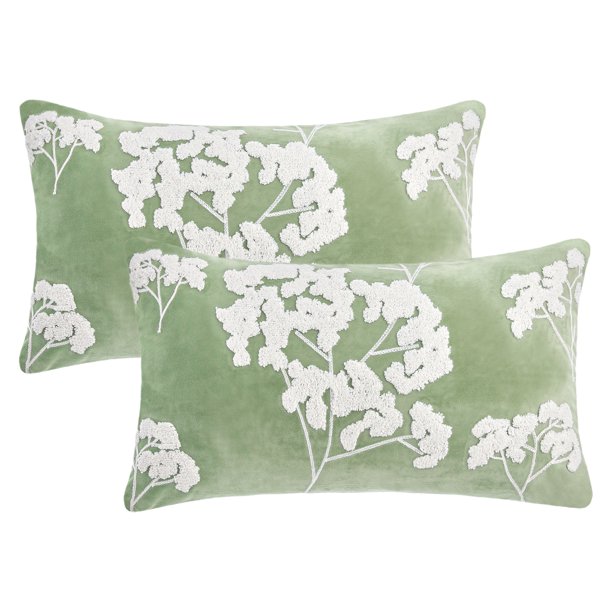 REGALWOVEN Paquete de 2 fundas de cojín decorativas de terciopelo suave con bordado de flor de ciruelo para sofá, dormitorio, coche, verde 20" x 12"
