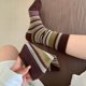 thumbnail image 1 of Xiao Hua 3 Pares de Calcetines Marrones de Punto con Patrón de Rayas de Largo Medio, Calcetines retro Cálidos Casuales, Calcetines Diarios Suaves, Ligeros y Transpirables con un Estilo simple, Todo, 1 of 2