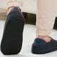 thumbnail image 4 of Calcetines suaves y cómodos para hombre con suela antideslizante, calcetines cálidos con pinzas, pantuflas de casa peludas., 4 of 5