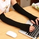 thumbnail image 4 of Xiao Hua 4 Pares de Guantes sin Dedos de Estilo Largo de Invierno, Guantes Largos Tejidos y Cálidos, Guantes con Orificio para el Pulgar (Rayas Negras, Gris Oscuro, Negro y Blanco, Rayas Negras y, 4 of 4