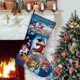 thumbnail image 1 of Fantasía Tema: Calcetines de Navidad, fino lino blanco para colgar en escaleras y chimenea, decoración navideña para el hogar, regalo de Navidad. 45cm × 32cm, 1 of 5