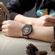 thumbnail image 5 of Reloj Kenon de madera de ébano personalizado para hombre, 5 of 6