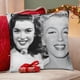 thumbnail image 4 of Marilyn Monroe Fundas de almohada de terciopelo con tema, regalos de funda de almohada, decoración para el hogar, cojín de lanzar, regalo de cumpleaños para fans y parejas. 60cm x 60cm., 4 of 6