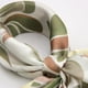 thumbnail image 3 of Pañuelo tipo seda 70 x 70 estampado casual elegante verde Talla Única, 3 of 4