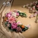 thumbnail image 3 of Set de Construcción Moonbend Dahlia Rose 944 piezas – Flores, 3 of 7