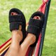 thumbnail image 2 of Zapatillas Fuzzy De Espuma Viscoelástica Con Punta Abierta Para Mujer Color Negro Mate, 2 of 7