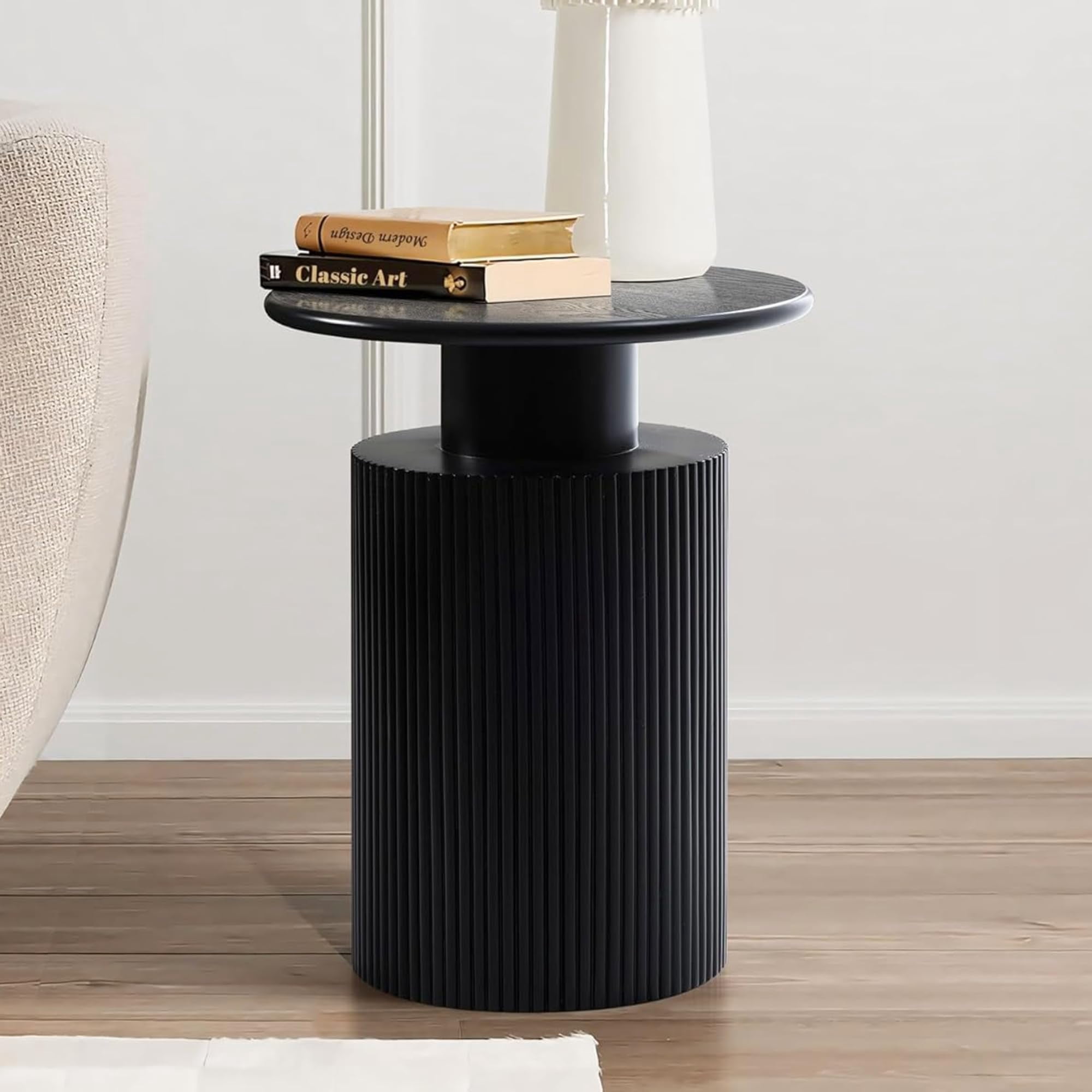 Mesa Auxiliar Luxenhöme Negra Redonda De 21 Cm Con Detalles Estriados