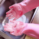 thumbnail image 5 of Guantes de esponja para lavar platos, de silicona, reutilizables, resistentes al calor, para limpieza del hogar, cocina, baño, lavado de coches. 1 par., 5 of 5