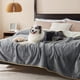 thumbnail image 1 of Manta impermeable para cama Sherpa Fleece Grey King, 1 of 8