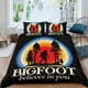 thumbnail image 2 of Bigfoot Conjunto de sábanas temático, trío de piezas, cómodo y amigable con la piel, diseño único, regalo de decoración para el hogar para familiares, amigos y fans,140cm *210cm, 2 of 6