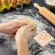 thumbnail image 5 of Molde de Galletas de Madera Uxcell 3.94" x 3.94" Molde de Galletas de Madera Tallado en Forma de Copo de Nieve, 5 of 6