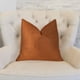 thumbnail image 2 of Almohada Plutus Brands Plutus Brands Plutus Kashmiri Oak hecha a mano de lujo, 2 of 3
