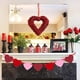 thumbnail image 5 of Guirnalda de corazones de fieltro - Decoraciones para el día de San Valentín - Sin bricolaje - Aniversario, compromiso, decoración para fiesta de boda, 5 of 6