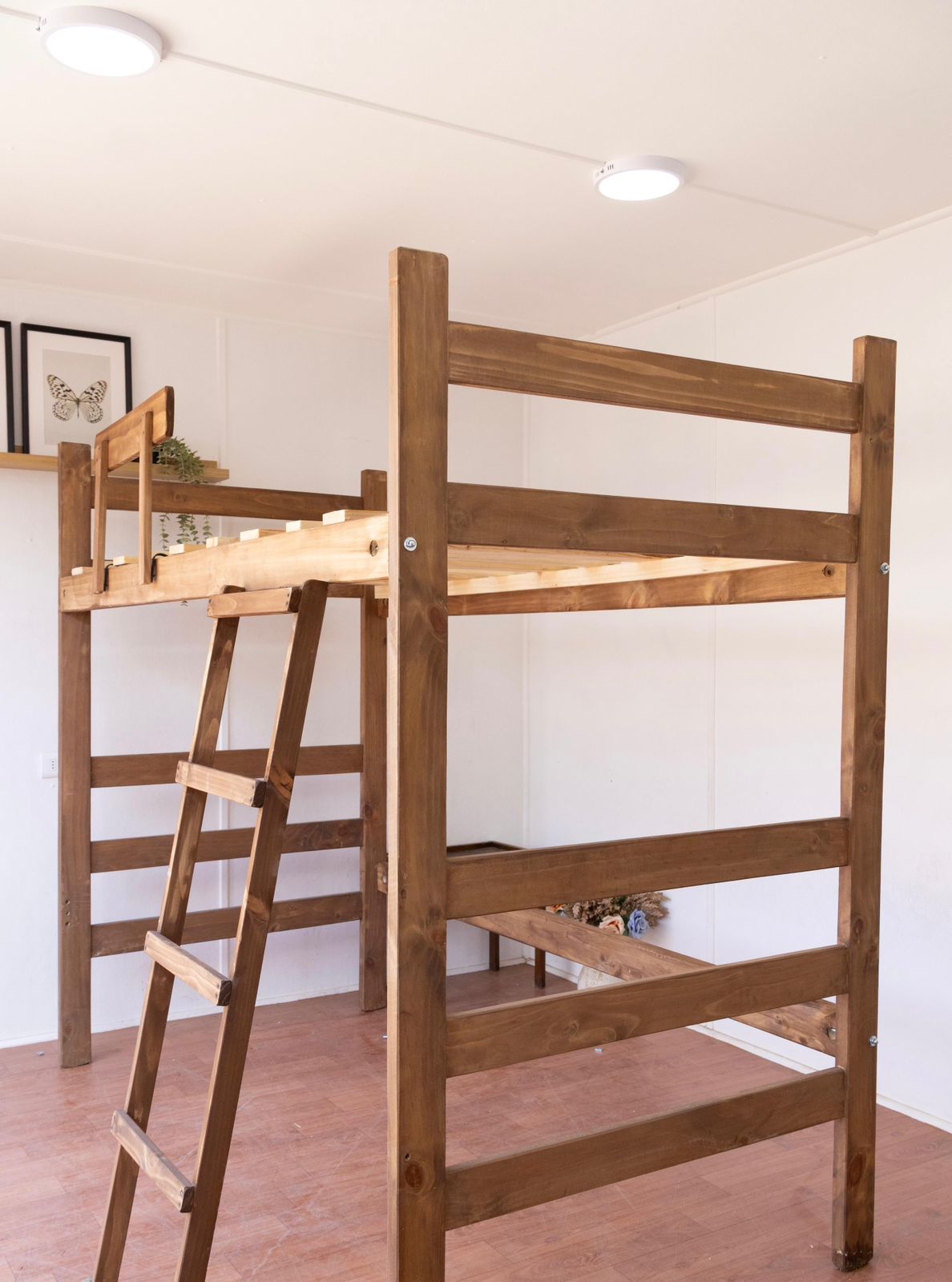 Mi Pieza - Cama Alta Madera Bella 1.5 Plazas Nogal