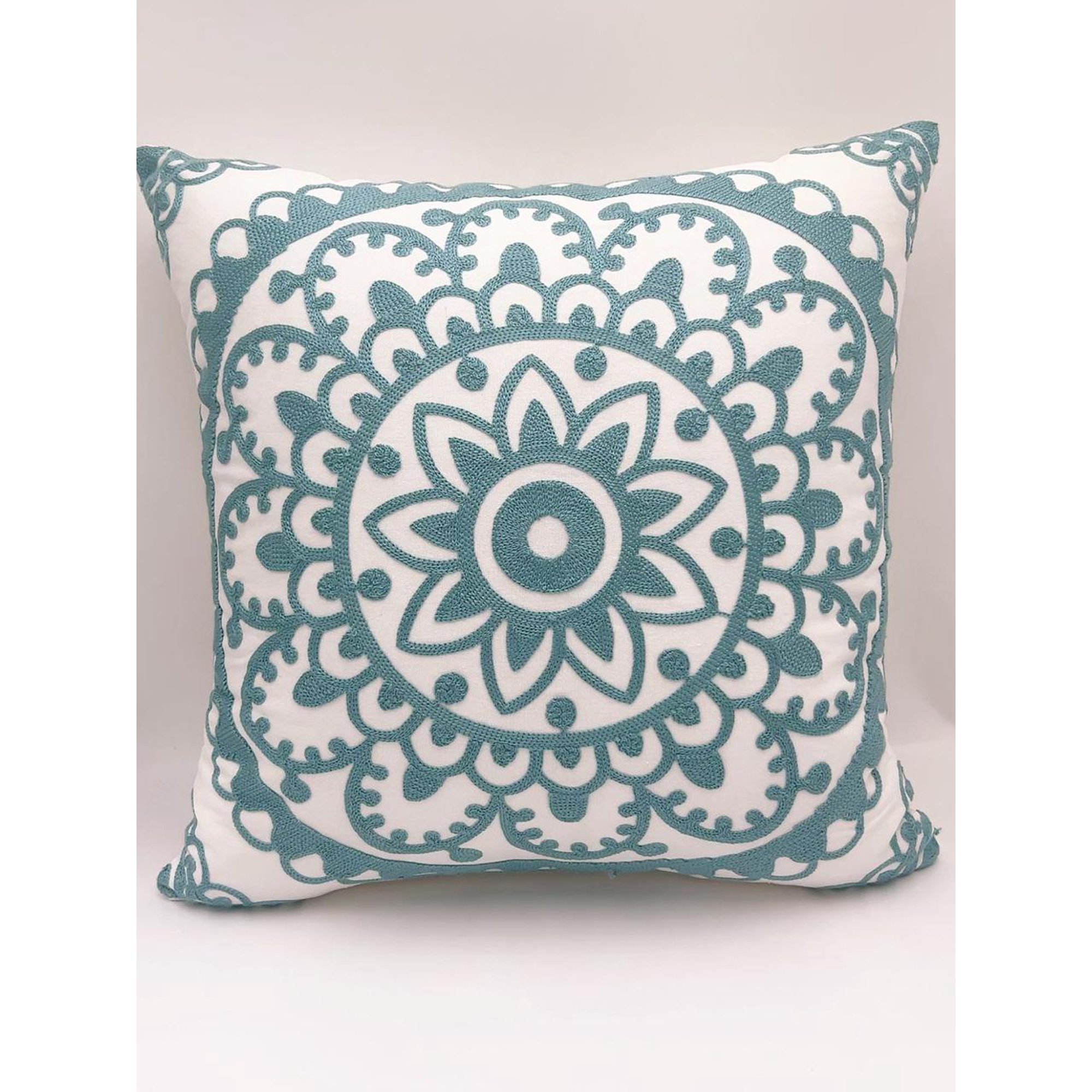 Todo Hogar Santiago De Chile - Cojín Con Diseño Bordado Verde Agua - 01