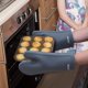thumbnail image 4 of Guantes de horno Alselo 19 cm × 30 cm, resistentes al calor 550 °F, 4 of 7