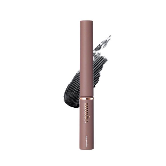 Mascara mude Inspire Skinny Curling & Multi-Fixer para dar volumen