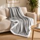 thumbnail image 2 of Manta Martiné Flannel Sherpa 127x152 cm Gris, 2 of 3