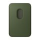 thumbnail image 2 of Billetera FineWoven con MagSafe de Apple en Verde Musgo, 2 of 5