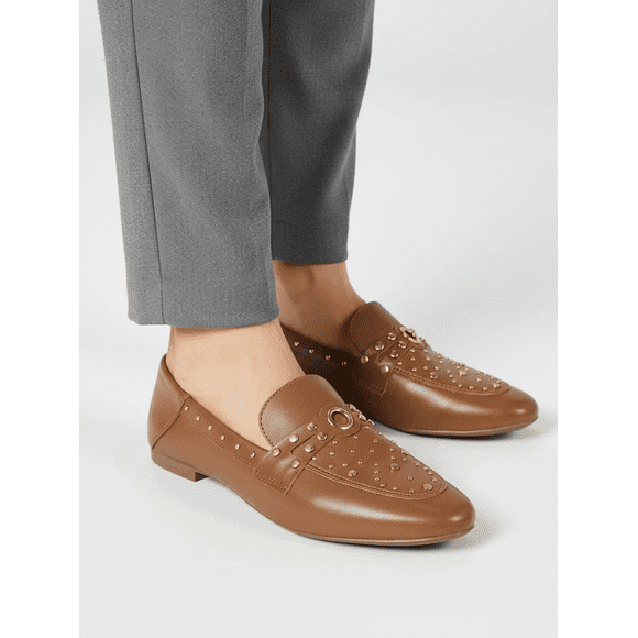 Mocasín de Cuero Hedder Café con Tachuelas