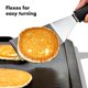 thumbnail image 2 of Espátula para alimentos OXO Good Grips volteadora profesional negra, 2 of 6