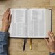 thumbnail image 3 of Biblia Thomas Nelson NET - Edición Completa de Notas - Tapa Dura, 3 of 9