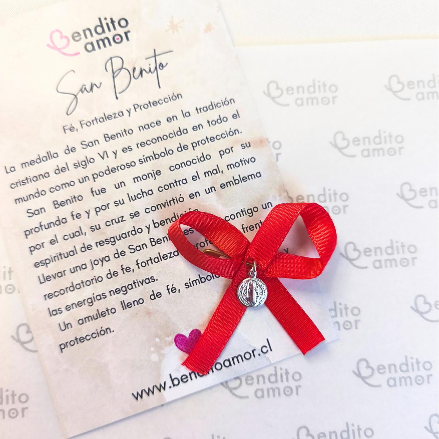 Bendito Amor - Prendedor San Benito Cinta Roja – Protección Desde El Primer Día