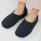thumbnail image 2 of Calcetines suaves y cómodos para hombre con suela antideslizante, calcetines cálidos con pinzas, pantuflas de casa peludas., 2 of 5