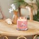 thumbnail image 4 of Tarro mediano de Candle Yankee Candle con aroma a arenas rosadas, 385 ml, 4 of 5